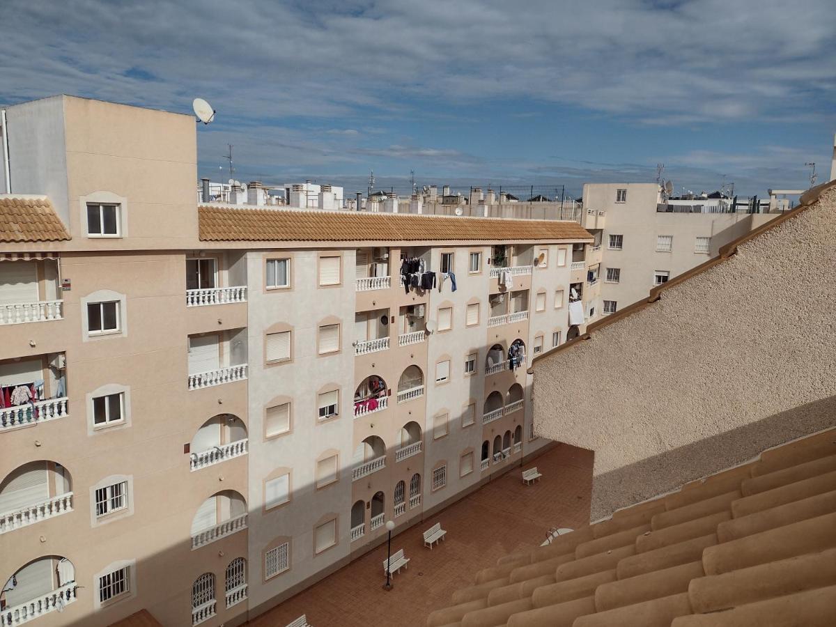 Sunny Appartment With Pool Torrevieja Center Екстериор снимка